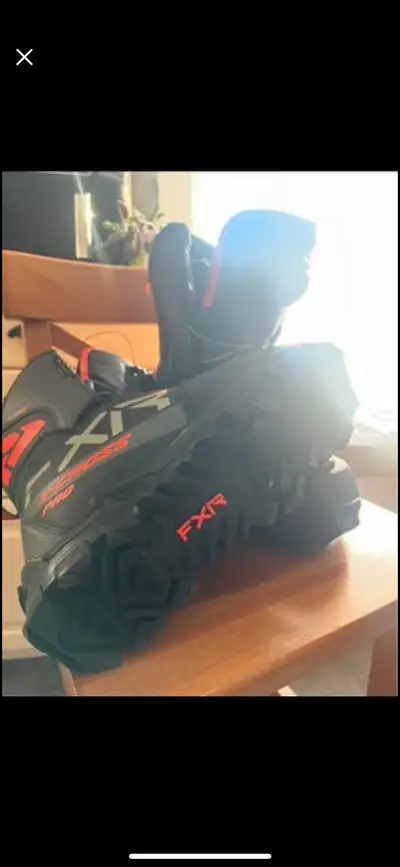 I have a pair of Men’s FXR Xcross Boa style snowmobile boots. Great condition, very warm and comfort...