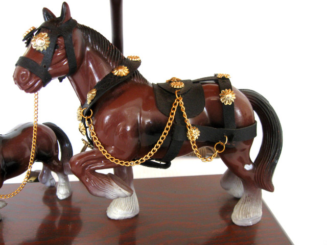 LAMPE 16 POUCES VINTAGE  GILBERT PRODUCTS CLYDESDALE HORSE LAMP in Arts & Collectibles in West Island - Image 3