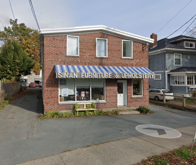 Room available in 2 Bdrm, 1.5 Bath flat in downtown Dartmouth Room