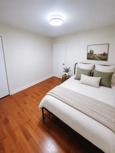 Cozy private 2nd-floor room in a well-maintained detached house located in Scarborough’s prime locat...