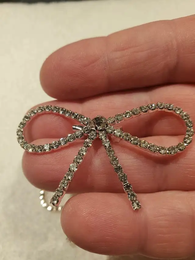 2 Rhinestone Crystal Brooches with box62863732689923123