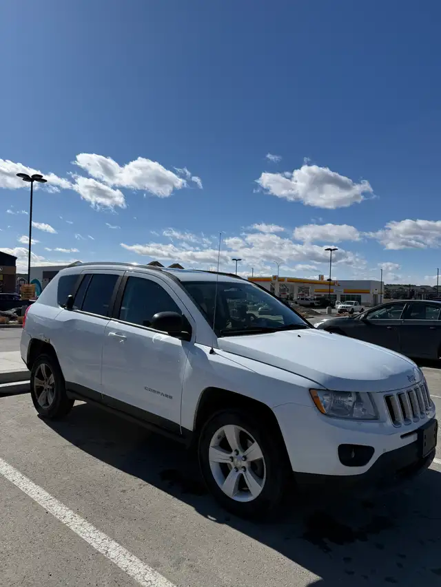 2011 Jeep Compass North ·4WD · CarPlay · Heated Seats in Cars & Trucks in Calgary - Image 6