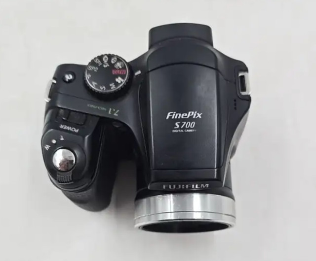 Fuji Fujifilm Finepix S700 7.1MP Digital Camera in Cameras & Camcorders in City of Toronto - Image 4