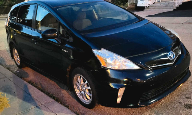 2012 Toyota Prius v in Cars & Trucks in City of Toronto - Image 4
