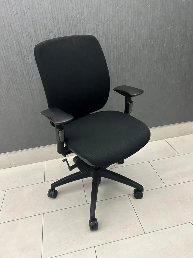 Teknion Multifunction Task Chair Like New - 3 available63234473498755123