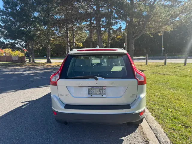 2010 Volvo XC60 AWD – Well Maintained – Ready to Drive!