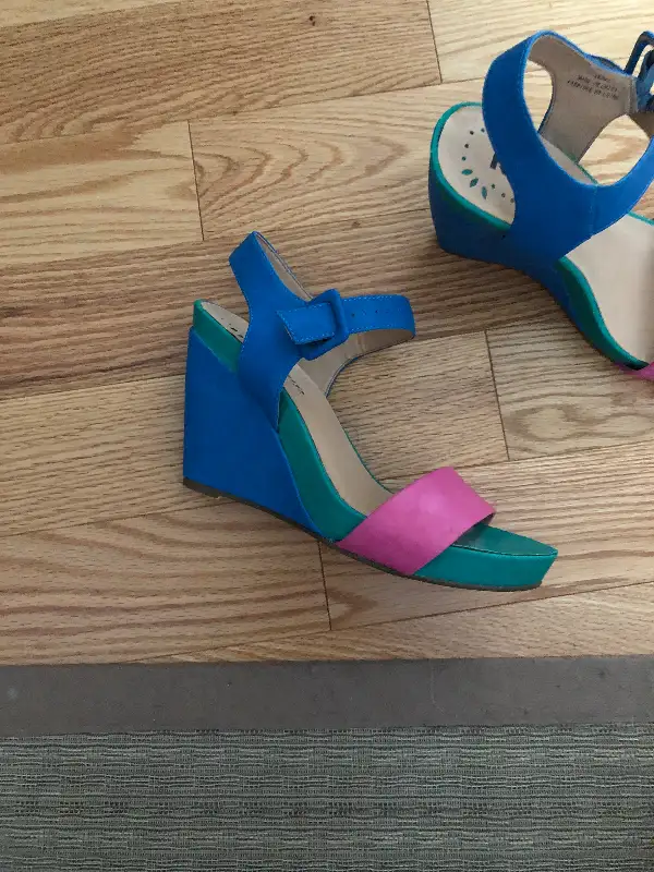 Sandals Womens in Women's - Shoes in Guelph - Image 3