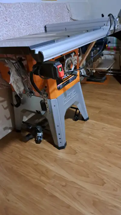 Professional Premium Pluss Cast Iron Table Saw RIDGID