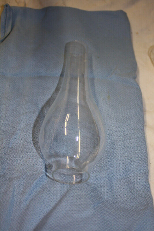 Vintage Glass Oil Lamp Chimney dans Art et objets de collection  à Longueuil/Rive Sud - Image 2