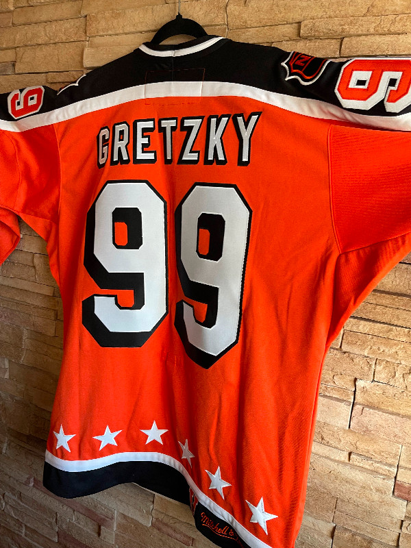 Gretzky nhl all star jersey in Men's in Edmonton - Image 3