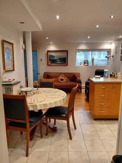 3 1/2 Apartment in Fourplex Fully Furnished & Renovated