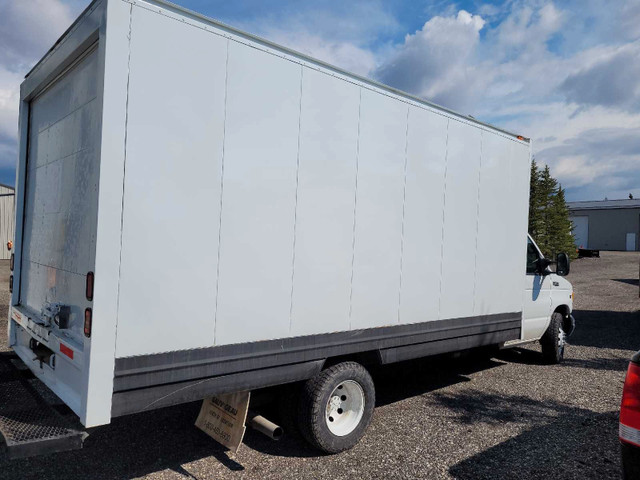 2001 Ford Econoline E350 SuperDuty Van in Cars & Trucks in Calgary - Image 4
