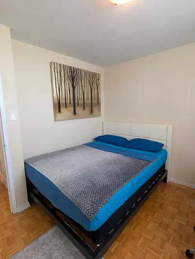 Room In Midtown Toronto near Eglinton Subway station