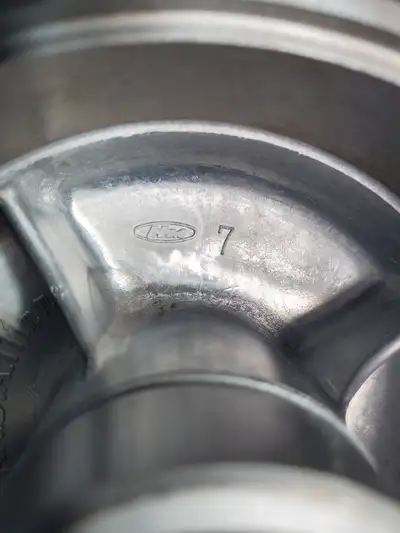 Moyeu de roue avant pour Honda CT70, flambant neuf du Japon, probablement le dernier sur le marché.