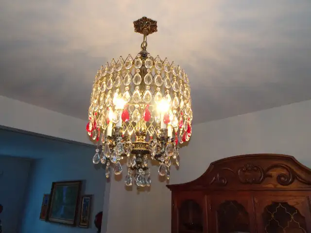 Chandelier in Indoor Lighting & Fans in City of Montréal - Image 5