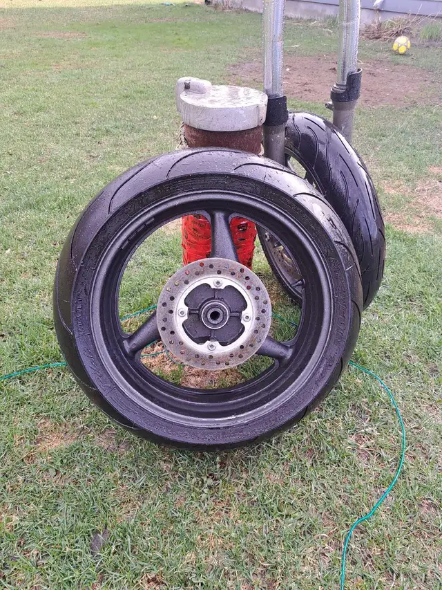 2001 Honda CBR 600 x2 Tires in Tires & Rims in Petawawa - Image 2