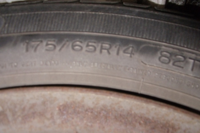 RECHERCHE  4 pneus  d'été  175/65/R14  pour Echo Toyota , bon PX dans Pneus et jantes  à St-Georges-de-Beauce - Image 2