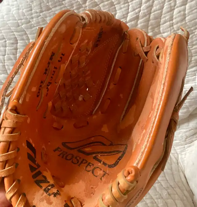 VINTAGE MIZUNO PROSPECT YOUTH BASEBALL CATCHER'S MITT GLOVE in Baseball & Softball in St. Catharines - Image 4