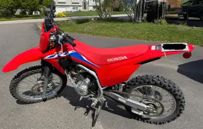 Super reliable dirt bike, perfect for trails and recreational riding. Great condition! No accidents...