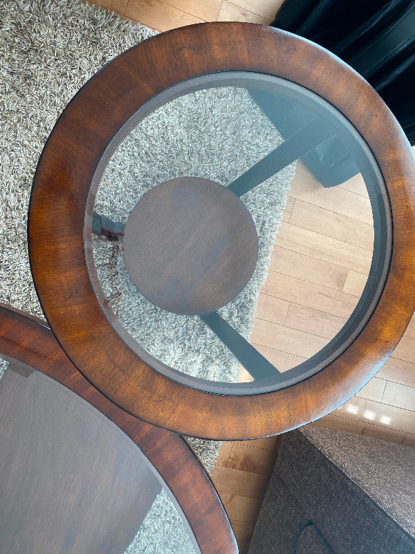 Coffee table and 2 end tables in Coffee Tables in Regina - Image 2