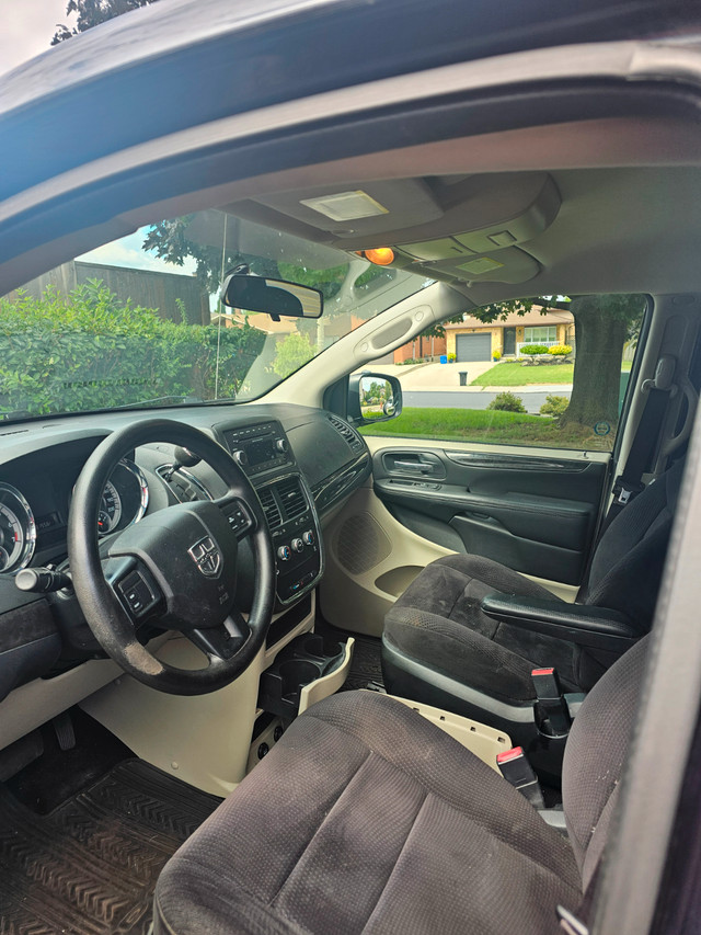 2013 dodge grand caravan low km in Cars & Trucks in Hamilton - Image 2