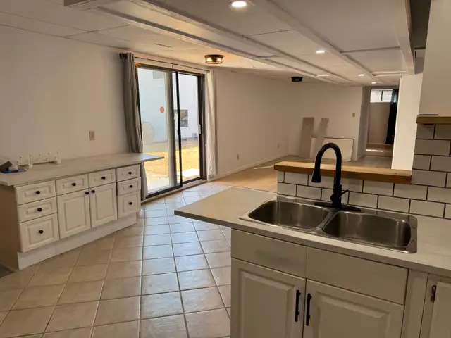  Cosy walkout basement suite 63838172908291122