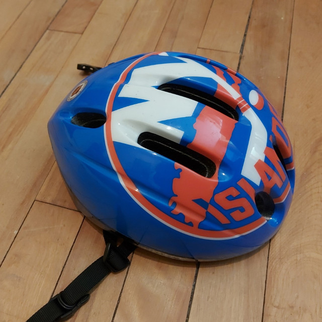 CCM: Casque de vélo . Bicycle helmet. Medium dans Vêtements, chaussures et accessoires  à Ville de Montréal