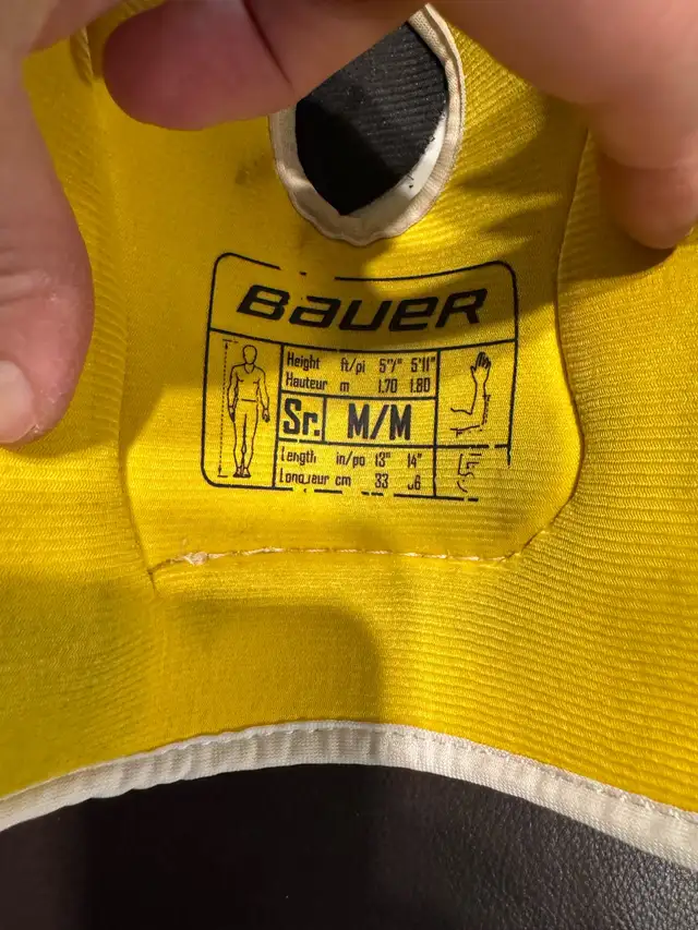 Bauer Hockey Elbow Pads in Hockey in Calgary - Image 3