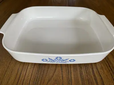 Like new Corning Cornflower lasagna tray - mid century modern kitchen ware!