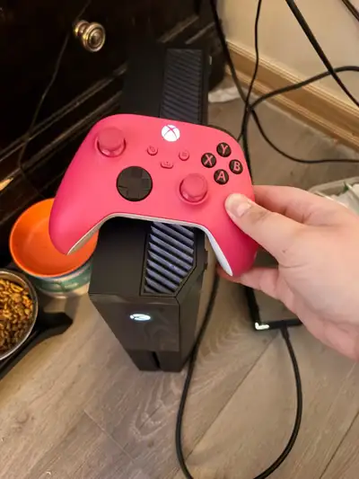 This is an original Xbox one! It runs great. No issues at all just upgraded to a pc. Pick up or can...