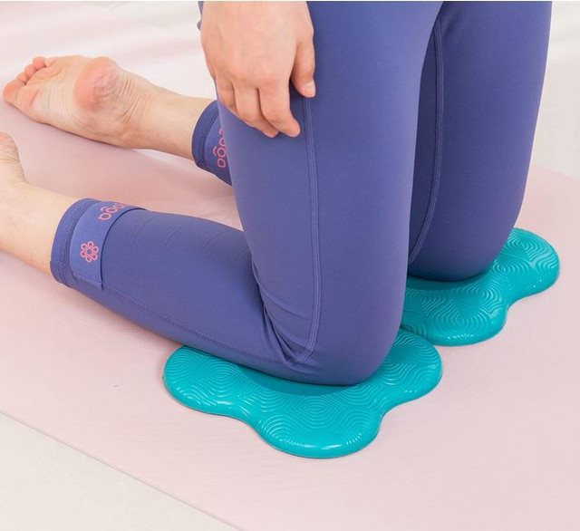 Yoga Knee Pad Thick Kneeling Soft Cushion Support in Exercise Equipment in Ottawa - Image 2