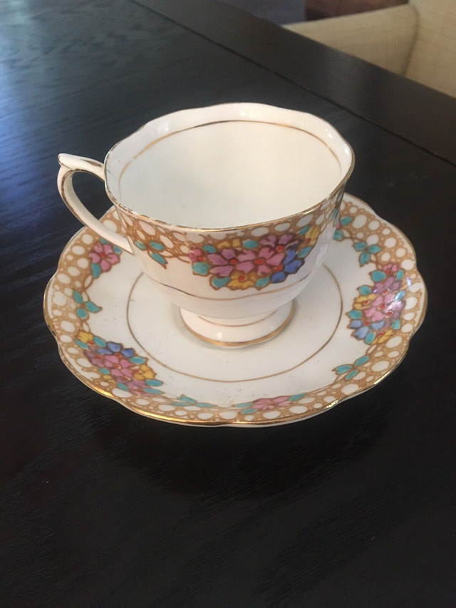 Vintage royal Albert cup and saucer  in Arts & Collectibles in Oakville / Halton Region