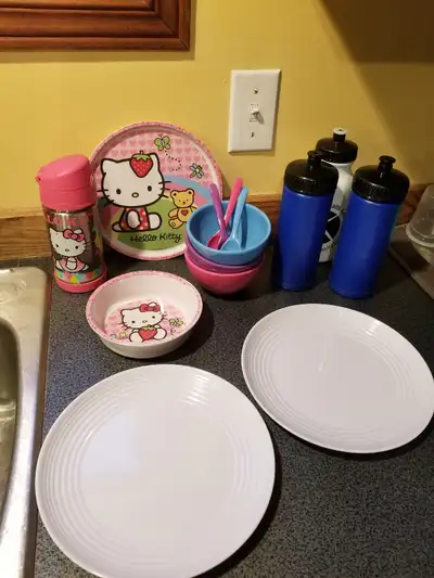 Hello Kitty 3pc Dinning Set. One plate, one bowl and one Thermos straw sippy cup. All clean, intact,...