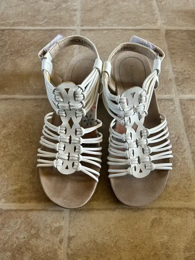 Barely used shoes in Women's - Shoes in Edmonton - Image 10
