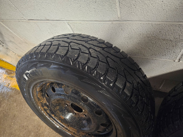 215/70R16 Hankook Winter Tires, like new,  in Tires & Rims in Kingston - Image 4