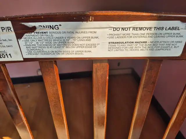 Lit simple en bois - Usagé in Beds & Mattresses in Québec City - Image 4