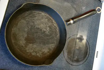 Griswold, Smart's, Eaton's cast iron ware, collectibles, View more