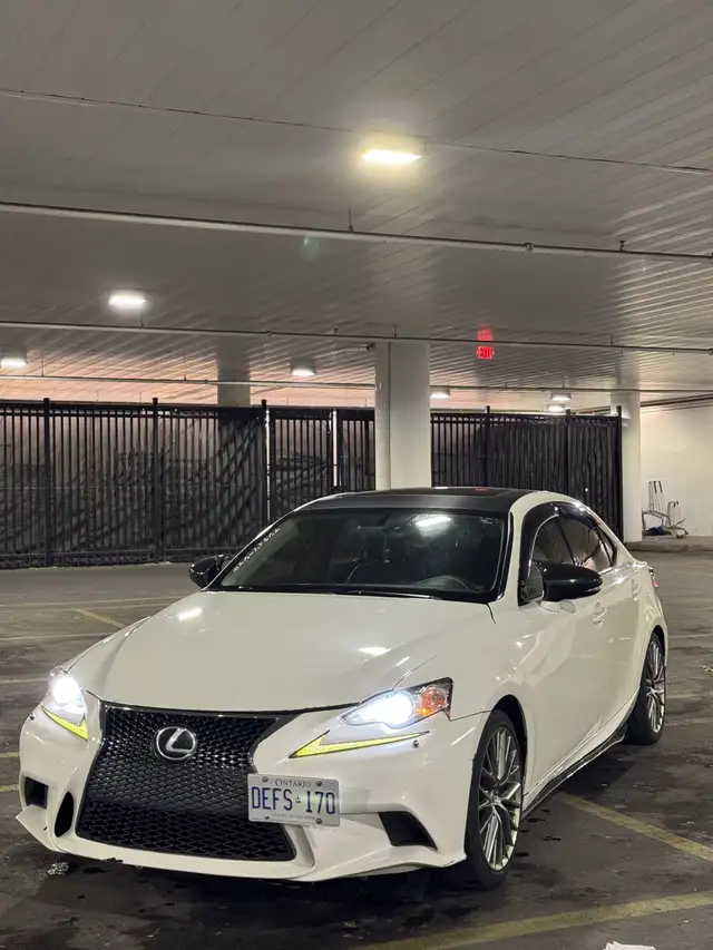 2014 Lexus IS in Cars & Trucks in City of Toronto - Image 2