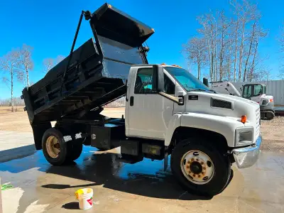 7.8L Duramax Diesel, 215HP, Allison 2500 automatic trans, spring suspension, 5.57 ratio, 22.5 tires,...