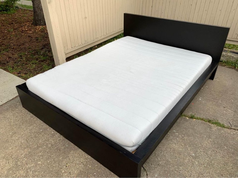 Queen Modern Style Platform Bed with Mattress south Edm whyte Beds