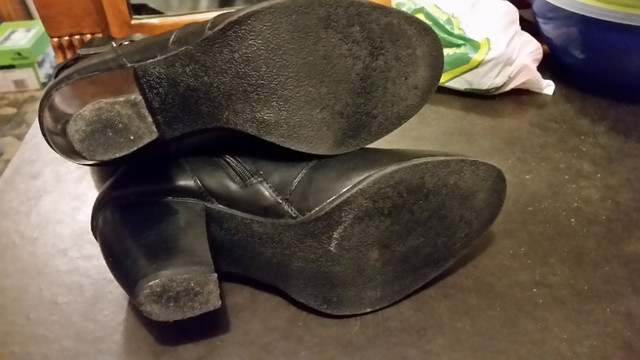 Ladies' Boots Size 10-several pairs,duck shoes,figure skates in Women's - Shoes in Sarnia - Image 2