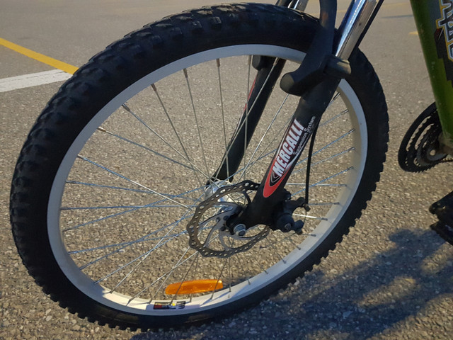 Green 24 MOUNTAIN bicycle disc brake dual suspension., in Mountain in Mississauga / Peel Region - Image 3