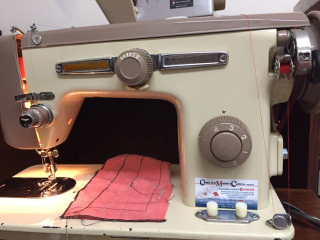 Sewing Machine**Omega**Machine à Coudre dans Loisirs et artisanat  à Laval/Rive Nord - Image 3