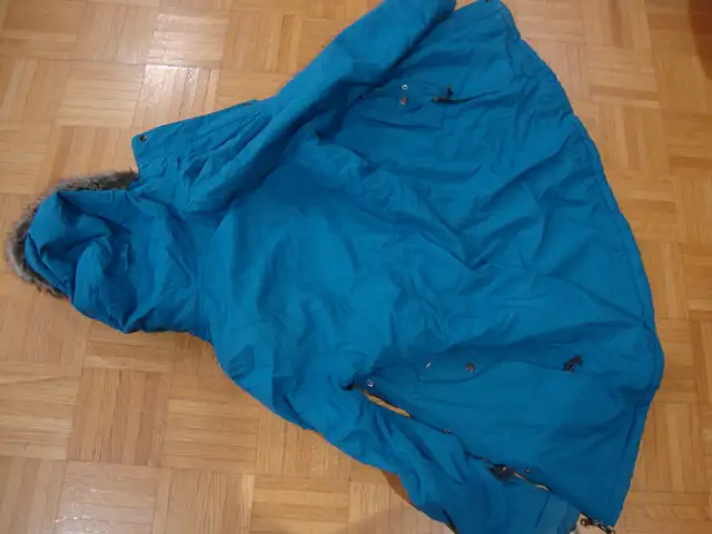 Women's O"Neil Adventure Winter Coat - Size Medium in Women's - Tops & Outerwear in St. Catharines - Image 3