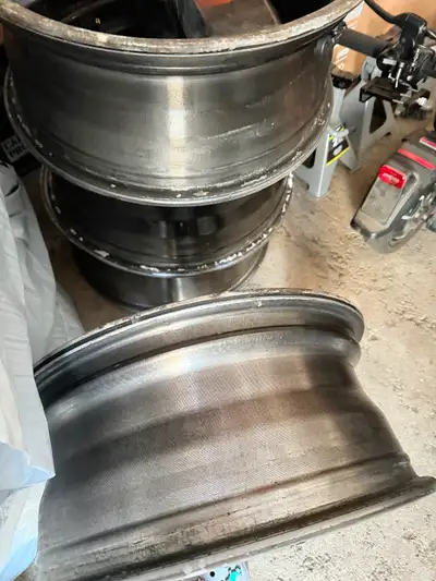 17” rims 5x114 bolt pattern off Ford escape