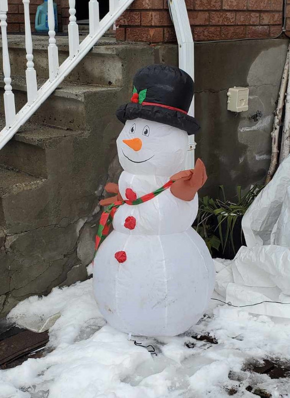 Snowman Inflatable in Outdoor Décor in Sudbury