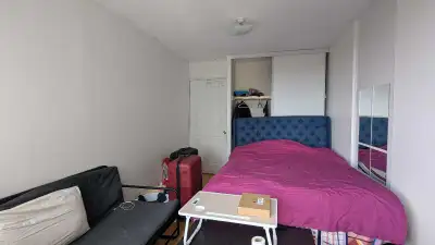 ACROSS THE STREET FROM SHERIDAN COLLEGE (Trafalgar Campus, Oakville) UNFURNISHED PRIVATE BEDROOM for...