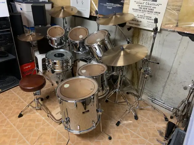 Early 80s Vintage Pearl 7 Piece MX Maple Shell Drum Kit in Drums & Percussion in Mississauga / Peel Region - Image 4