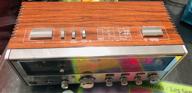 YORX QUARTZ AM/FM DIGITAL TUNING ELECTRONICS DUAL CLOCK SYSTEM in Arts & Collectibles in Hamilton - Image 4