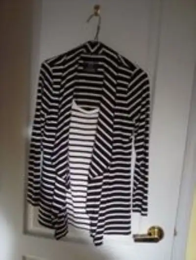 Veste camisole 1 pièce Liz Clayborne,  noire & blanche, small., View more